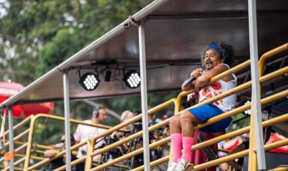 Foliões aproveitam o pré-Carnaval em São Paulo (SP)