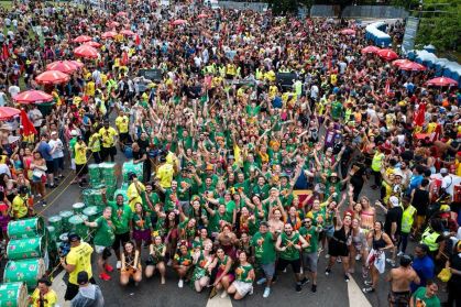 Foliões aproveitam o pré-Carnaval em São Paulo (SP)