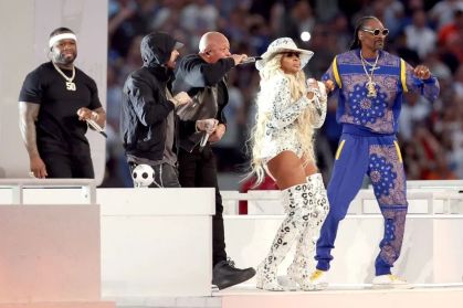 Dr. Dre e companhia em um dos shows do evento esportivo