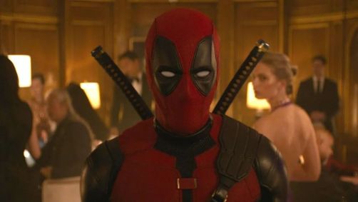 Ryan Reynolds vestido de 'Deadpool