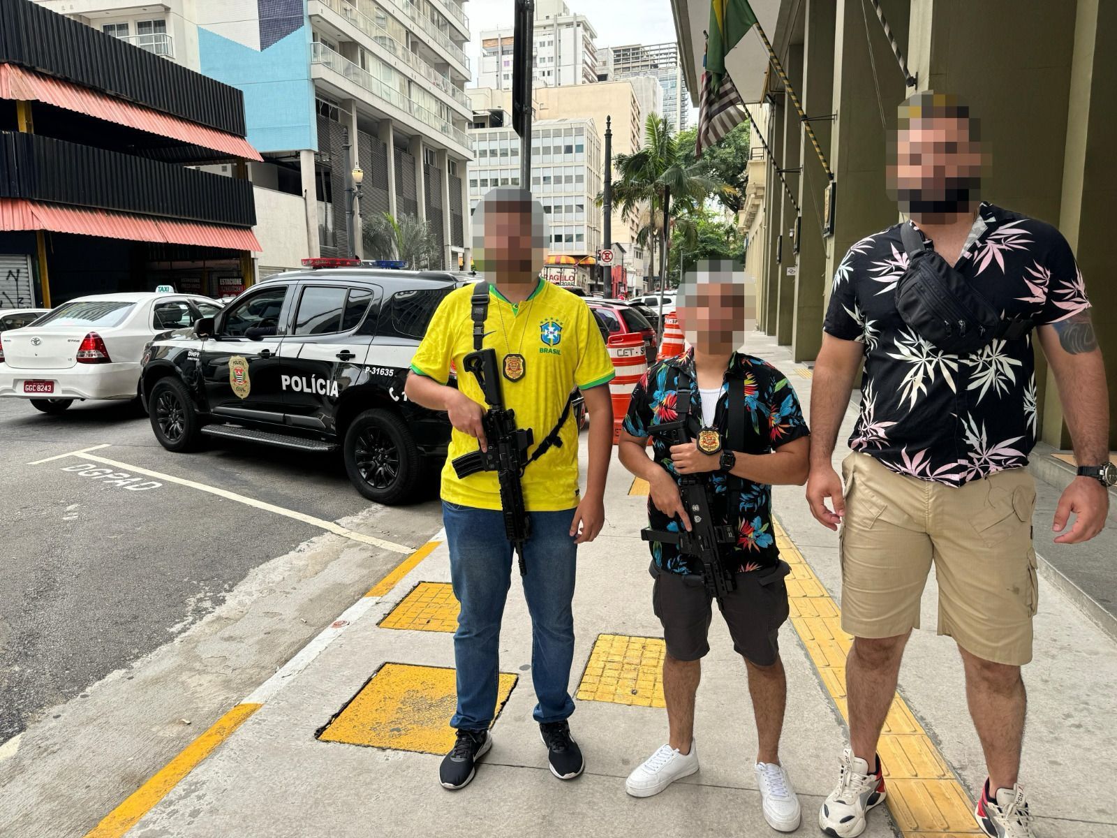 Imagem de destaque do post: Policiais disfarçados de foliões prendem ladrões nos blocos de Carnaval em SP