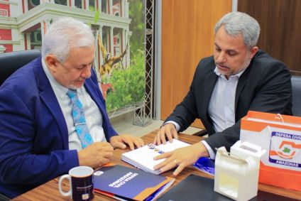 Jorge Lins, presidente do TRE-AM, recebe o o secretário da Defesa Civil do Amazonas, Francisco Máximo