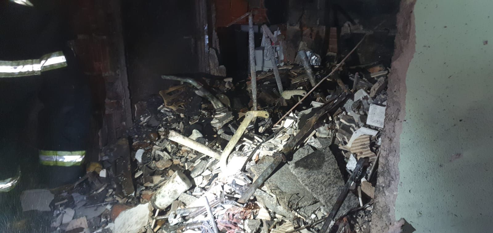 Explosão causa incêndio em apartamento com munições em Campinas