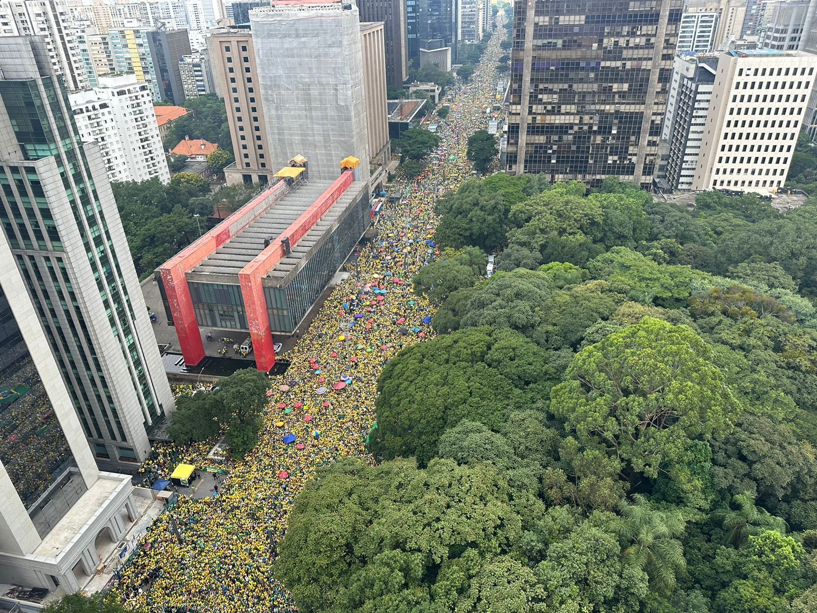 Bolsonaro e Michelle chegam a ato na Paulista