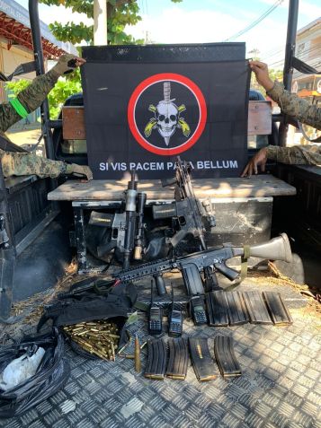 Armas apreendidas durante a ação da PM / Divulgação/Polícia Militar RJ