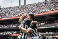 Santos marca no fim, vence São Bernardo e assume liderança geral do Paulista