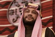 Neymar e Jorge Jesus usam vestes típicas em comemoração saudita