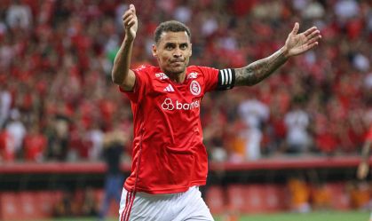 Alan Patrick comemora o gol da vitória do Grêmio no Gre-Nal 441