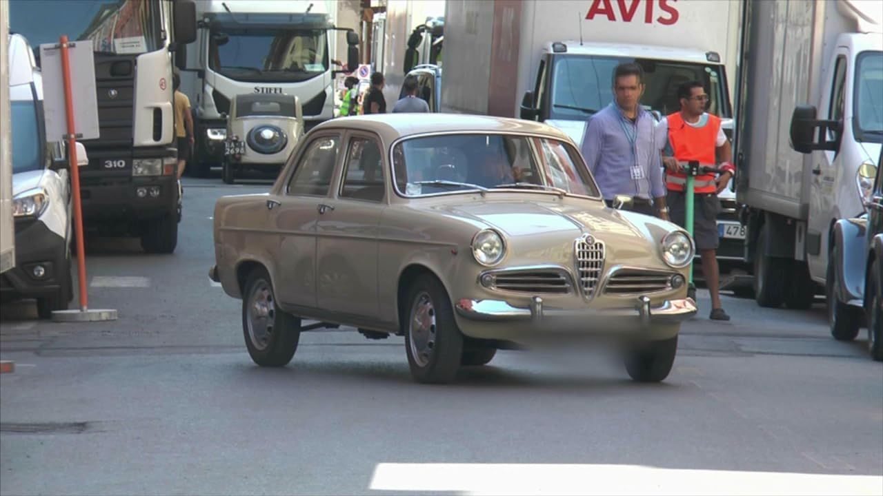 Alfa Romeo Giulietta Berlina é carro de Laura Ferrari na trama / Divulgação/Neon/STX
