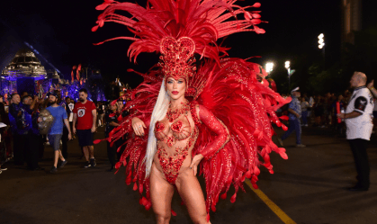 Ana Paula Minerato desfilou pela Gaviões da Fiel no Carnaval 2024