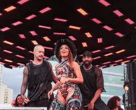 Anitta no ensaio de seu bloco no Memorial da América Latina em São Paulo