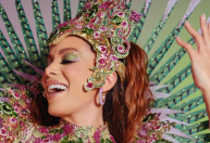 Anitta homenageia Mangueira com look escolhido para bloco