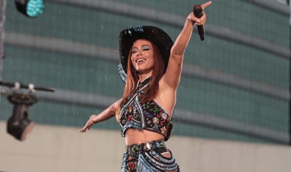 Anitta participa de ensaio de seu bloco no Memorial da América Latina em São Paulo neste domingo (4)