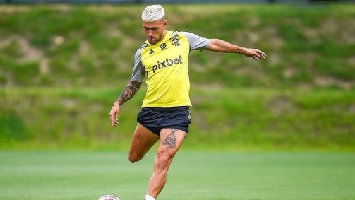 Arrascaeta em treino pelo Flamengo