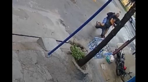 Assaltante foi imobilizado após tentar assaltar lutador