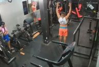 Suspeitos entram em academia para roubar aluno em Fortaleza (CE); veja vídeo