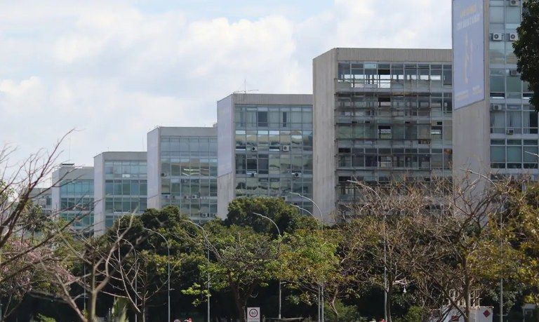 Governo detalha cortes e anuncia bloqueio de r$ 7,1 bilhões em emendas | cnn brasil