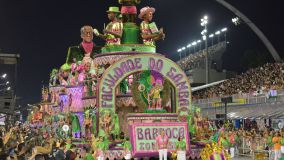 Barroca Zona Sul foi a segunda escola a desfilar na sexta (9) em SP