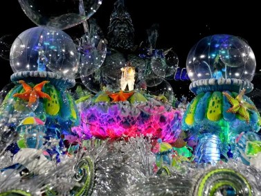 Desfile da escola de samba Beija-Flor, do Grupo Especial do carnaval carioca, no Sambódromo da Marquês de Sapucaí.