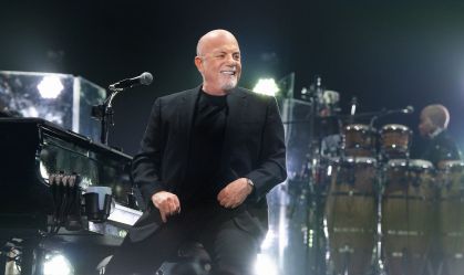 Aos 75 anos, Billy Joel adia turnê por condição médica e lamenta nas redes
