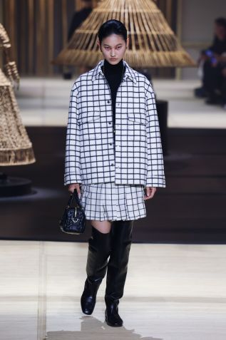 Desfile da Dior na Semana de Moda de Paris 2024 / Peter White/Getty Images
