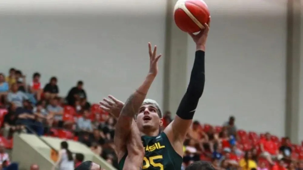 Ala-pivô Gabriel Jaú anotou 12 pontos na vitória