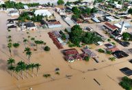 Rio Acre ultrapassa cheia histórica e cidade de Brasileia praticamente 