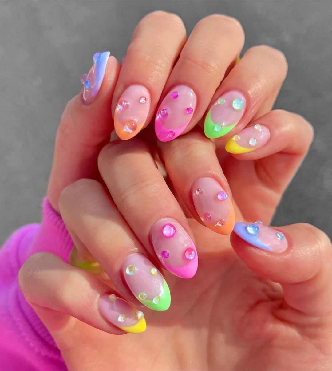 Unhas com brilhos para o Carnaval / Reprodução/Peachi Nails