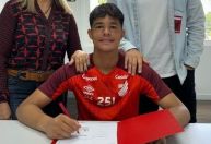 Filho de Eliza Samudio assina com o Athletico-PR no dia do aniversário da mãe