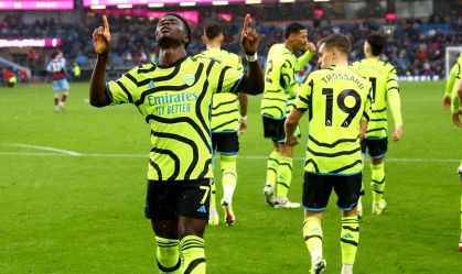 Arsenal comemora gol contra o Burnley