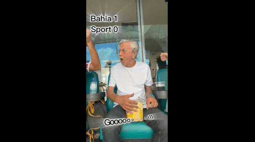 Caetano Veloso comemora o primeiro gol do Bahia sobre o Sport na Copa do Nordeste