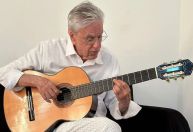Caetano Veloso consegue na Justiça a penhora da receita de livros de Olavo de Carvalho