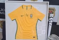 Polícia recupera tocha olímpica e camisa autografada por Pelé roubadas em dezembro