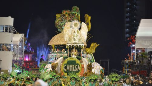 Camisa Verde e Branco foi a primeira a desfilar na sexta-feira (9) em SP