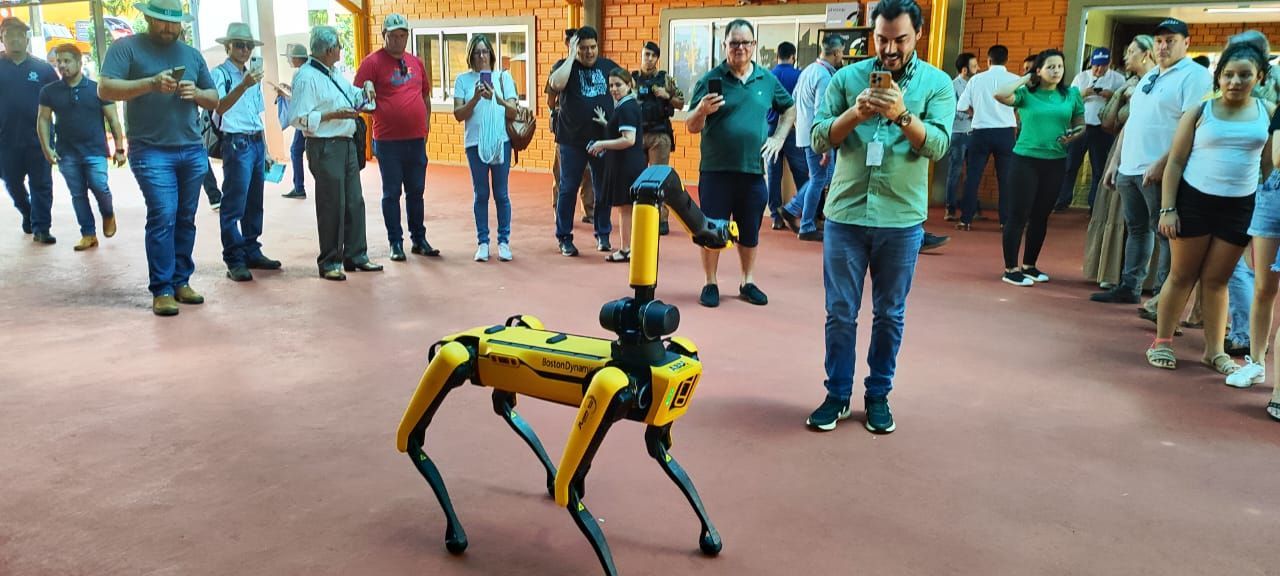 Show Rural Coopavel apresenta cão-robô como ferramenta para o campo
