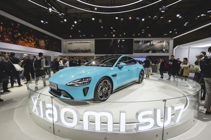 SU7 Max, carro elétrico da Xiaomi em exibição no MWC 2024 / Xavi Torrent/Getty Images