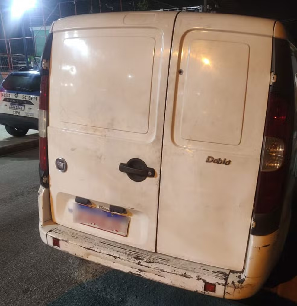 Carro do ator Edson Caldas Barboza é encontrado em Queimados, na Baixada Fluminense / Reprodução