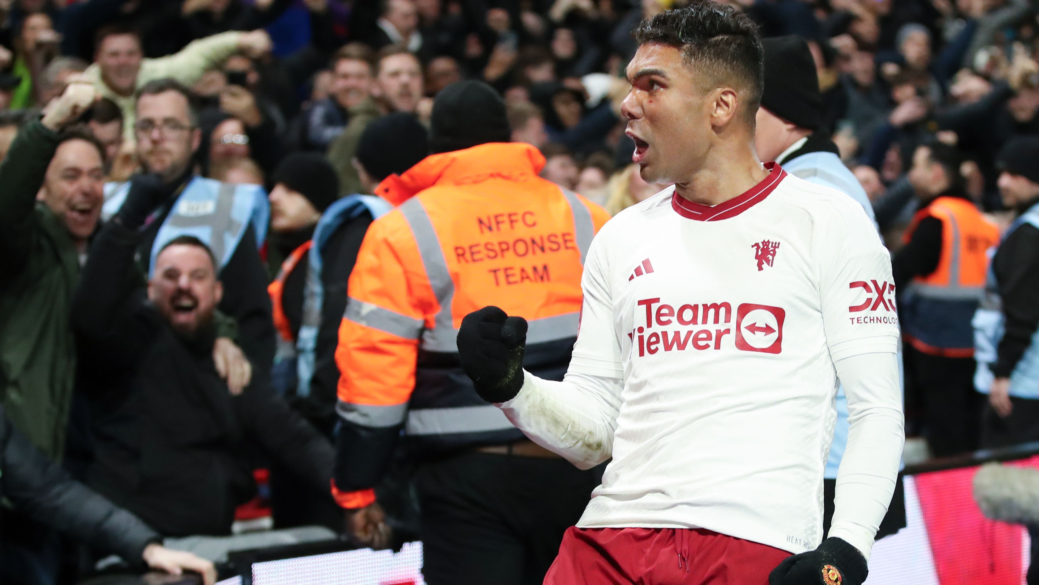Casemiro comemora o gol que classificou o Manchester United para as quartas de final da Copa da Inglaterra
