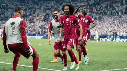 Akram Afif e jogadores do Catar comemoram