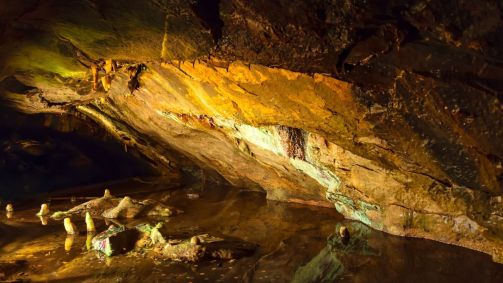 Caverna em Cheddar Gorge, no Reino Unido