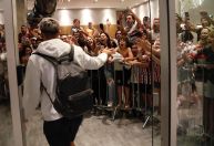 Após confusão, delegação do São Paulo chega a hotel de BH com festa da torcida