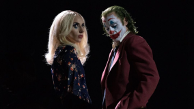 Joaquin Phoenix e Lady Gaga em nova foto de &quot;Coringa 2&quot;