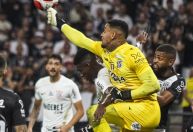 Corinthians perde para Ponte Preta e depende de rivais para seguir no Paulistão