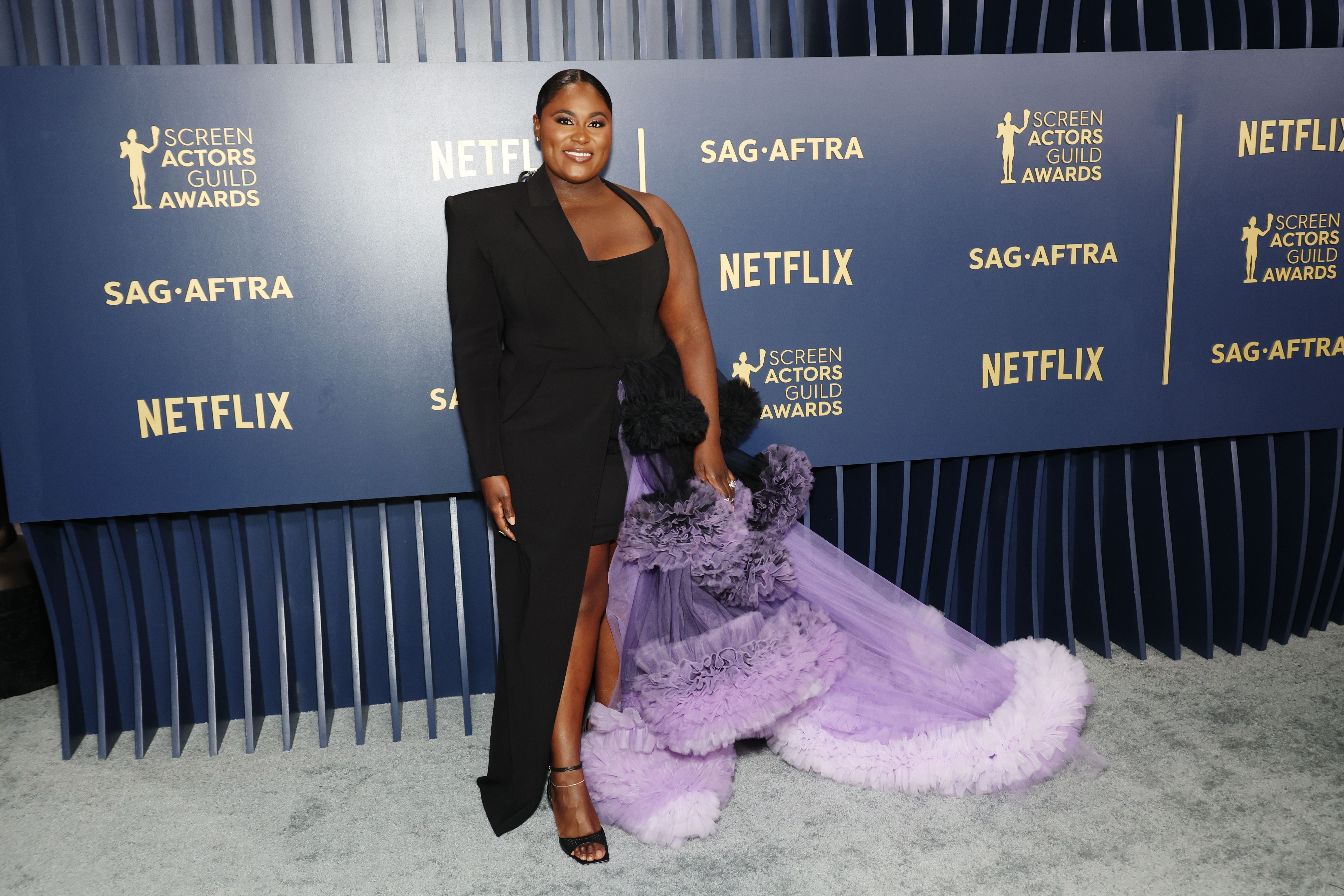 Look de Danielle Brooks no SAG Awards 2024 chama a atenção / Monica Schipper/FilmMagic/Getty Images