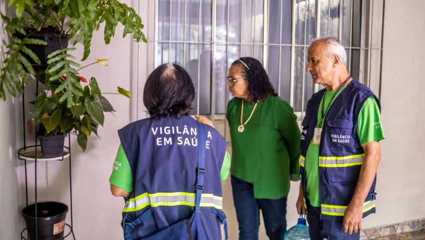 Agentes de saúde visitam domicílios paulistanos para orientar moradores sobre o combate à dengue / Prefeitura de São Paulo/Divulgação