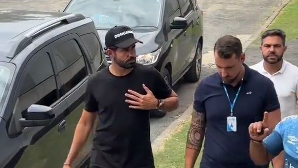 Diego Costa no CT do Grêmio