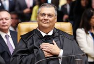 Após posse sem festa, Dino termina a noite em bar de Brasília