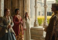 "Donzela": Millie Bobby Brown conhece rainha má de Robin Wright em nova cena