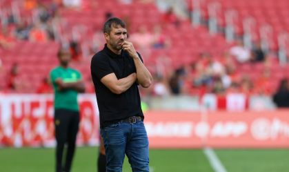 Eduardo Coudet em jogo pelo Internacional