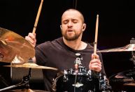 Após sair do Sepultura, fãs especulam ida de baterista para o Slipknot